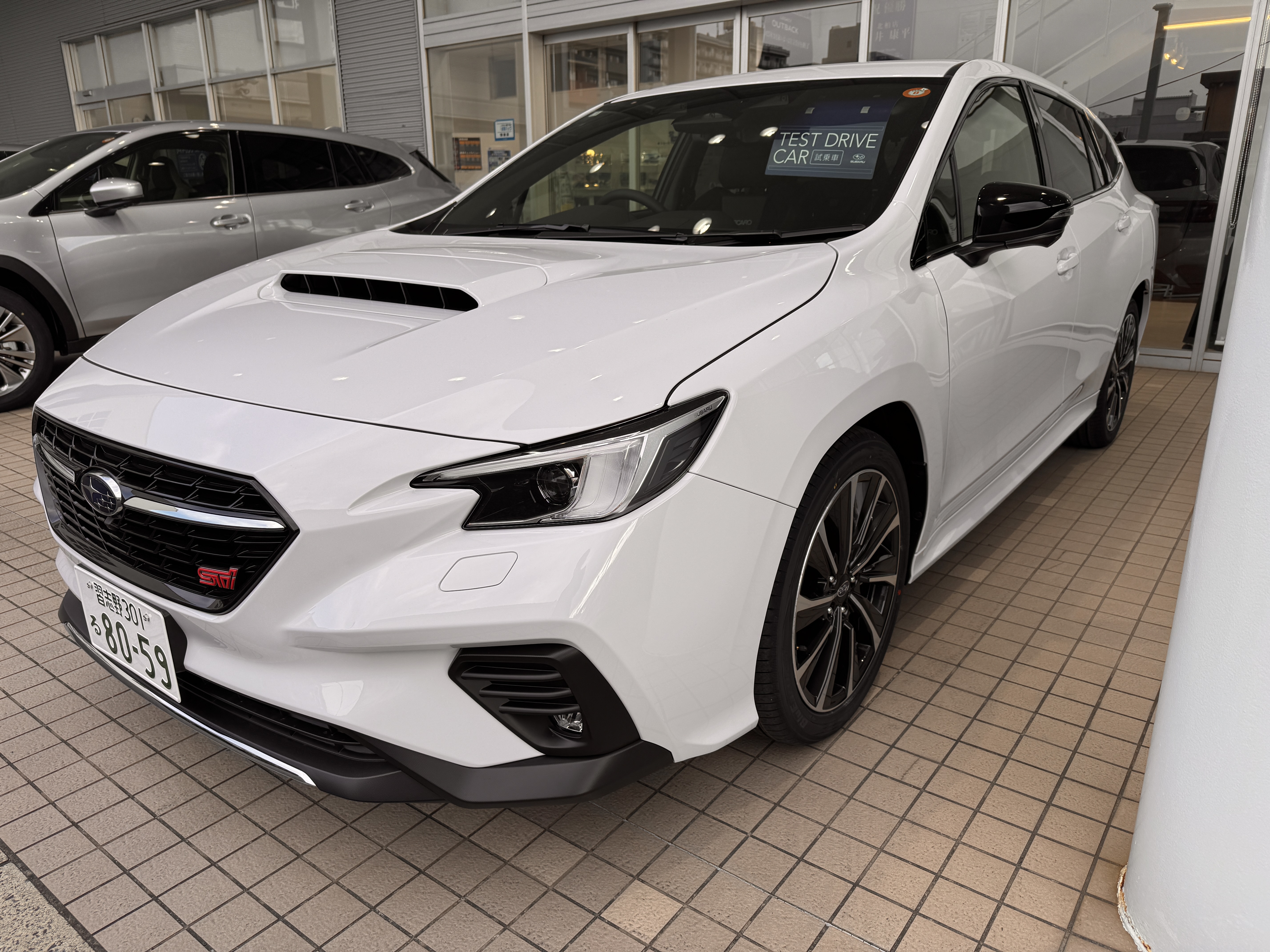 ＳＴＩグレードのフォレスターとＷＲＸ Ｓ４が浦安店に現る！！ | スタッフブログ | 千葉スバル株式会社