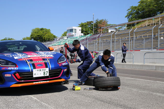 千葉スバルのメカニック 第1戦 スポーツランドSUGO