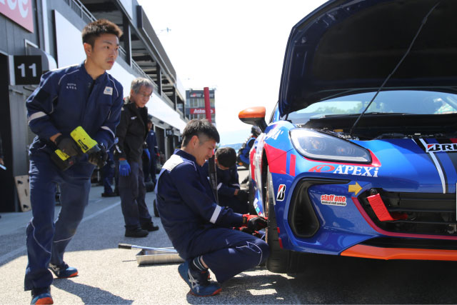 千葉スバルのメカニック 第1戦 スポーツランドSUGO