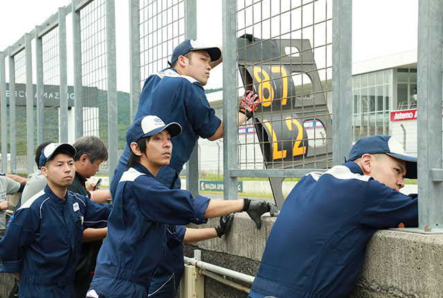 千葉スバルのメカニック 第2戦 オートポリス