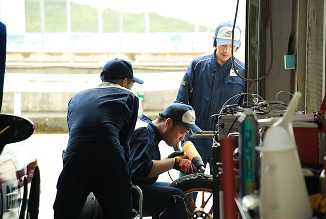 千葉スバルのメカニック 第2戦 オートポリス