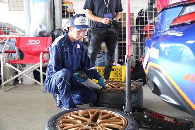 千葉スバルのメカニック 第4戦 十勝スピードウェイ