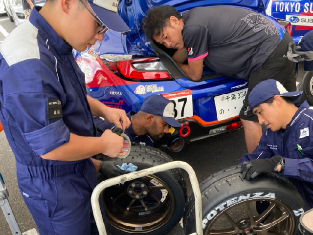 千葉スバルのメカニック 第5大会 岡山国際サーキット