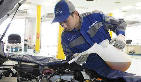 きれいなオイルをエンジンに注入します。エンジンの調子が良くなるのがご体感できるはず!